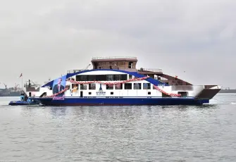 İzmir'de olumsuz hava koşulları nedeniyle arabalı vapur seferleri iptal edildi