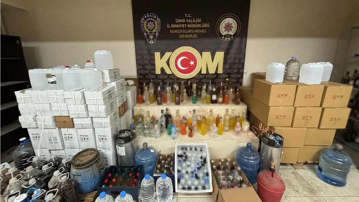 İzmir’de sahte alkol operasyonu: 5 kişi tutuklandı haberinin görseli