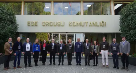 İzmir’de ‘Yapay Zeka ve İnsan: Savunma Sanayii Perspektifi’ paneli 