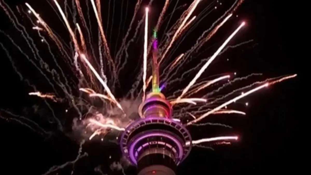 Yeni Zelanda yeni yıla havai fişeklerle girdi haberinin görseli