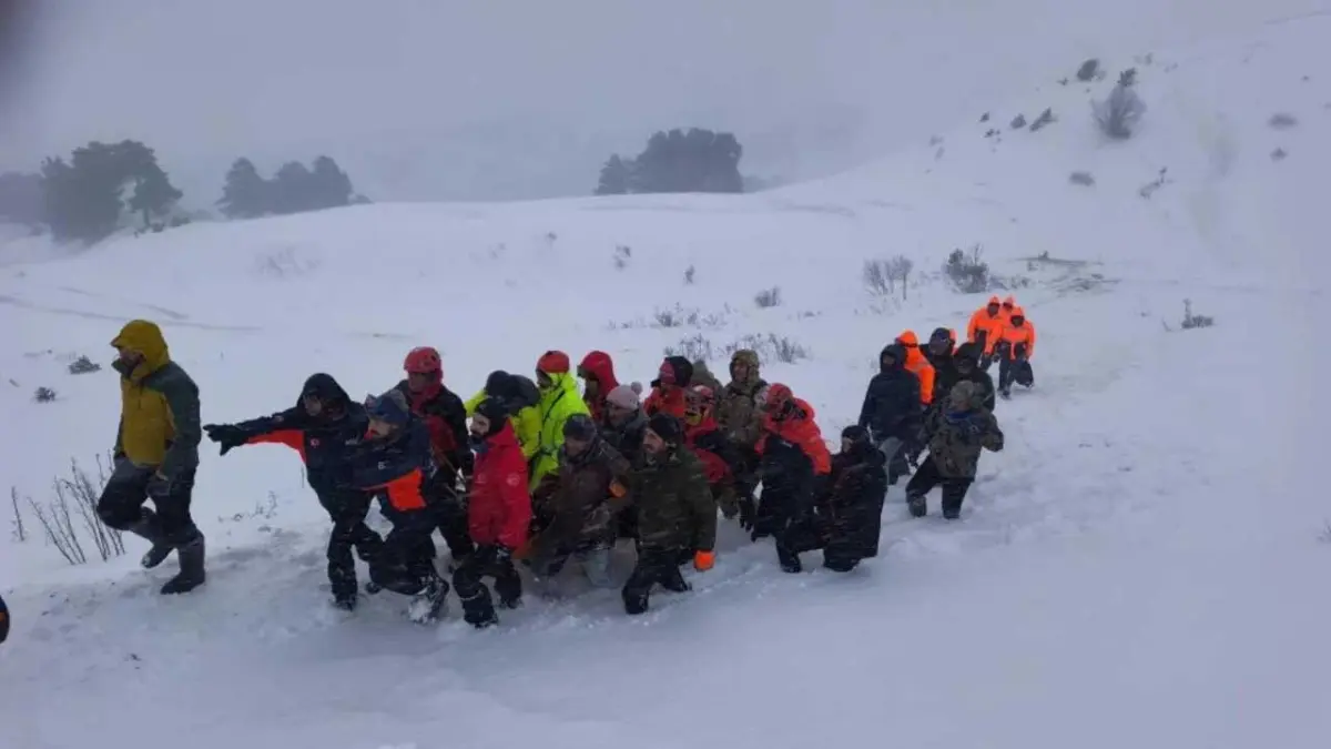 Artvin’deki çığ felaketinde acı haber: Bir çobanın daha cansız bedenine ulaşıldı haberinin görseli