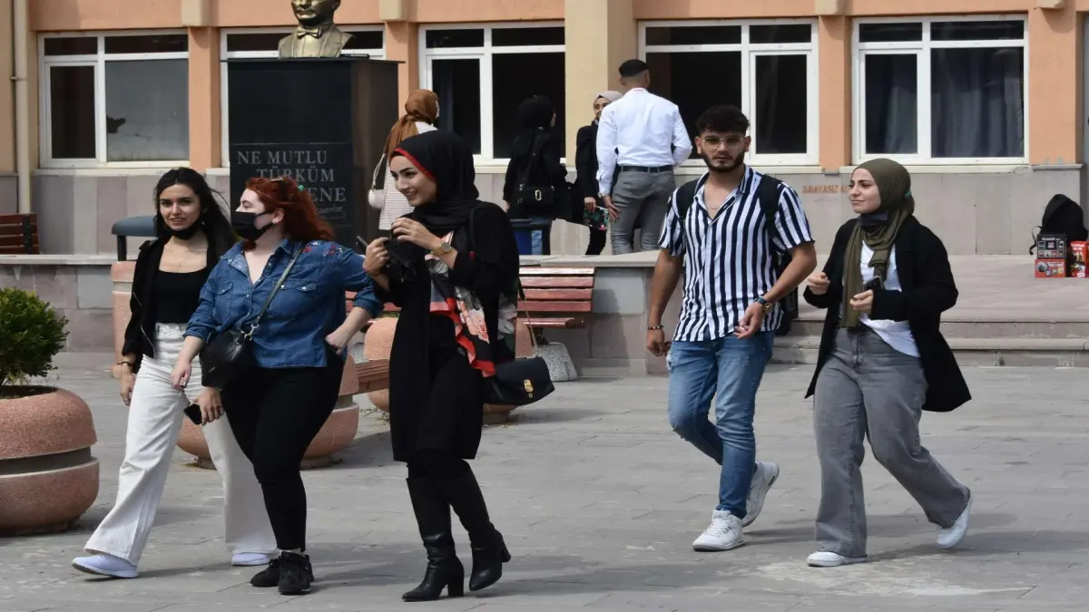 Barınamıyoruz Hareketi’nden KYK sistemi ve burs yetersizliğine tepki haberinin görseli