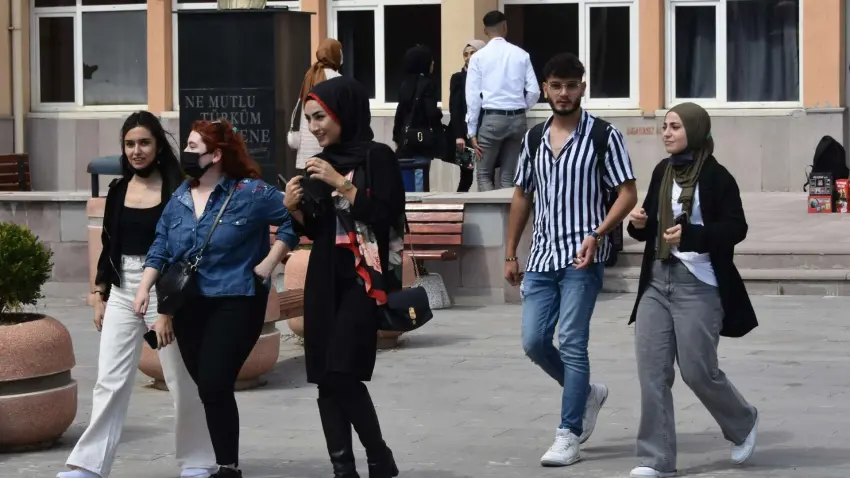 Barınamıyoruz Hareketi’nden KYK sistemi ve burs yetersizliğine tepki haberinin görseli