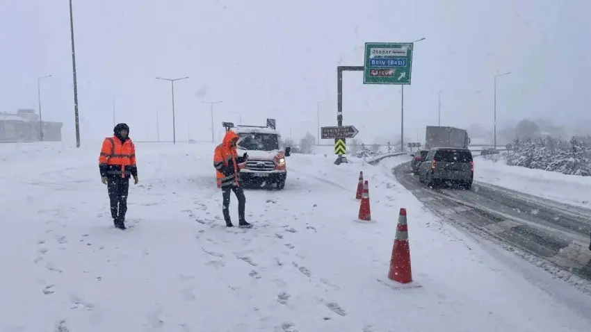 Bolu Dağı'nda kar alarmı: İstanbul istikameti kilitlendi! haberinin görseli