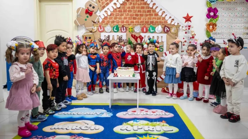 Bornova’da çocuklar yılbaşı coşkusu yaşadı