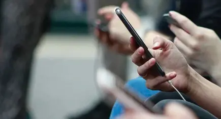 BTK’dan yeni yılın ilk dakikalarında IMEI operasyonu: Telefonlara mesaj yağdı!