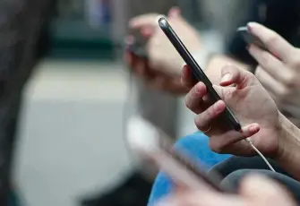 BTK’dan yeni yılın ilk dakikalarında IMEI operasyonu: Telefonlara mesaj yağdı!