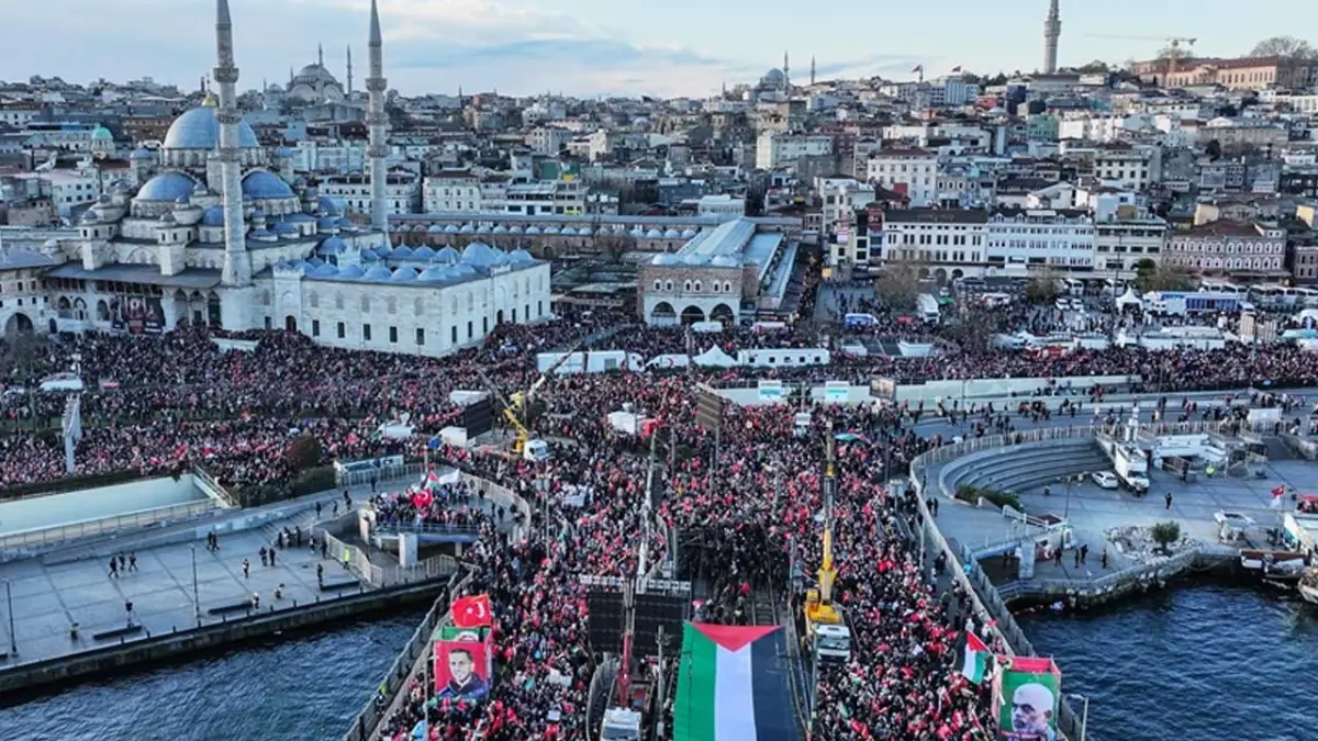 Galata Köprüsü’nde tarihi sabah: 520 bin kişi Filistin için tek yürek oldu!  haberinin görseli