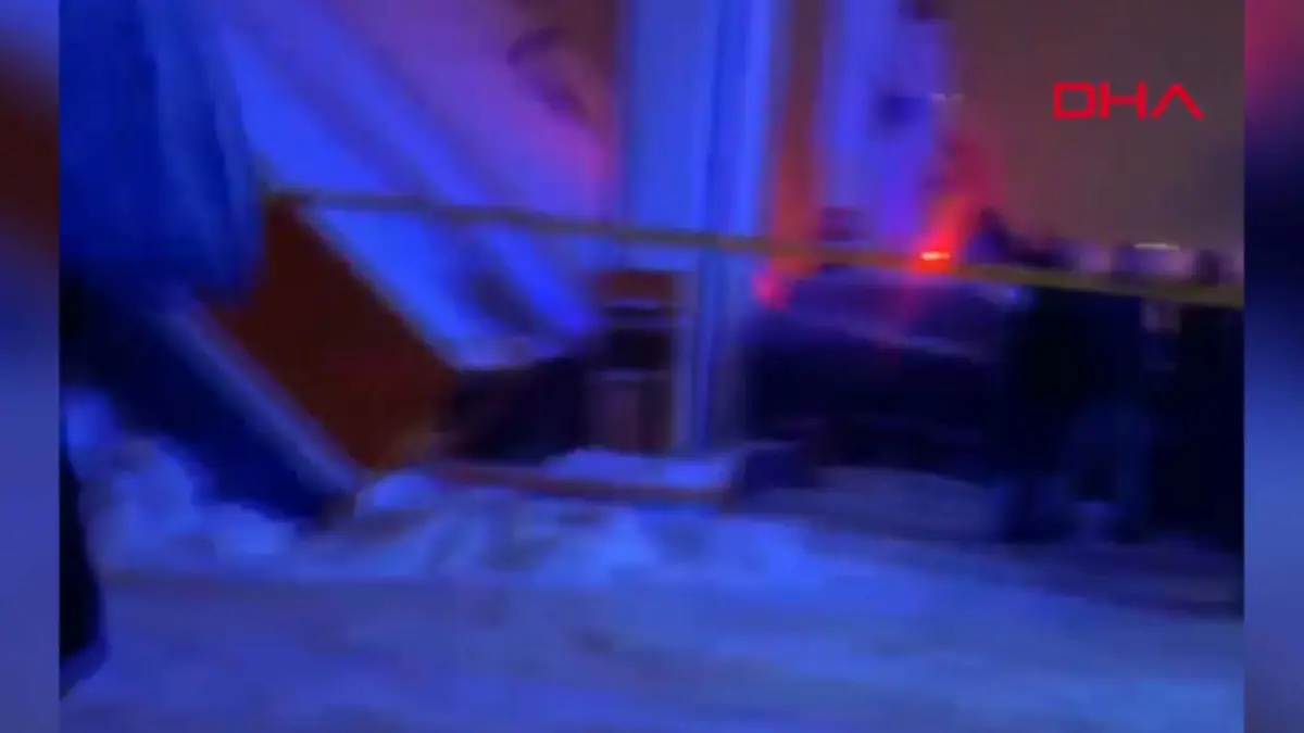 Hakkari’de facianın eşiğinden dönüldü: Akaryakıt istasyonunun çatısı çöktü! haberinin görseli