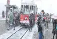 İstanbul yeni yıla beyaz bir sayfayla başladı: Taksim’de kar keyfi!