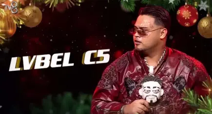 O Ses Türkiye Yılbaşı gecesinde Gupse Özay’ın Lvbel C5 şaşkınlığı! Bakışları sosyal medyayı salladı