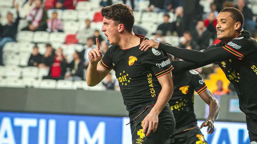 Taha Altıkardeş’e yoğun ilgi