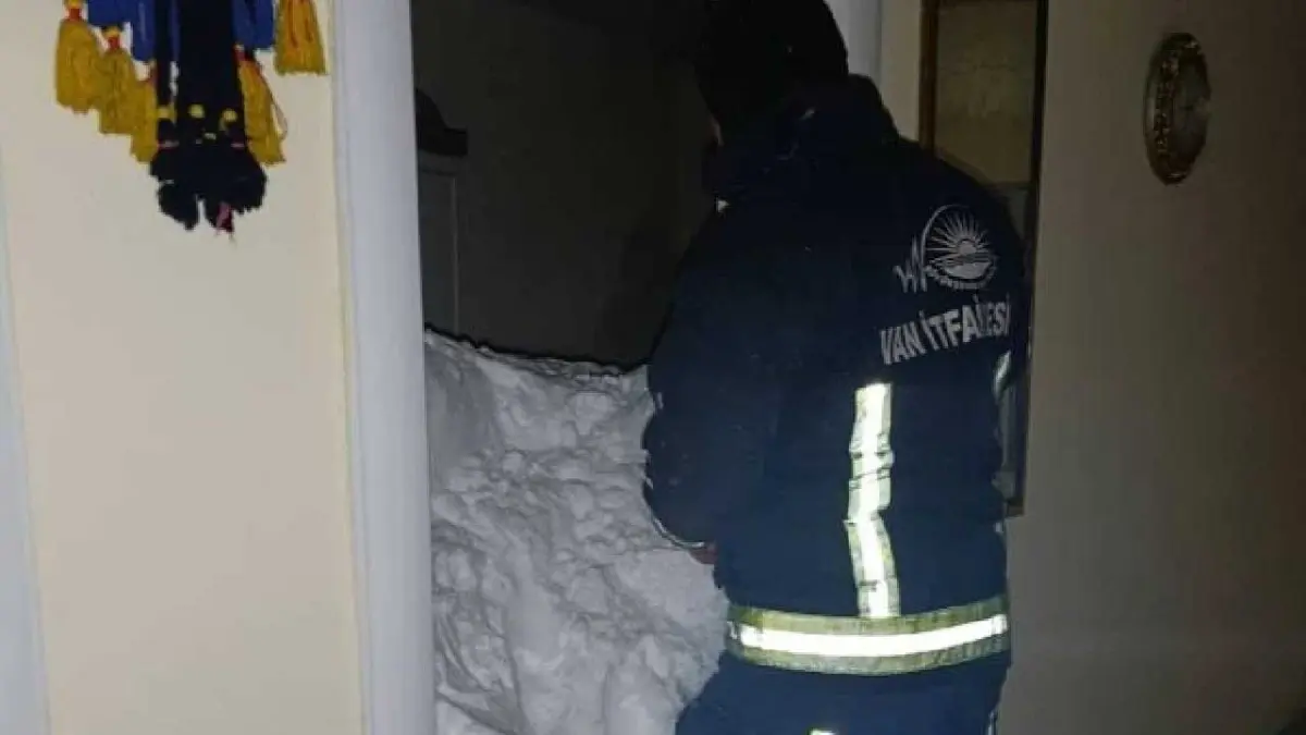 Van'da çığ felaketi: 1 kayıp, 22 ev tahliye edildi! haberinin görseli