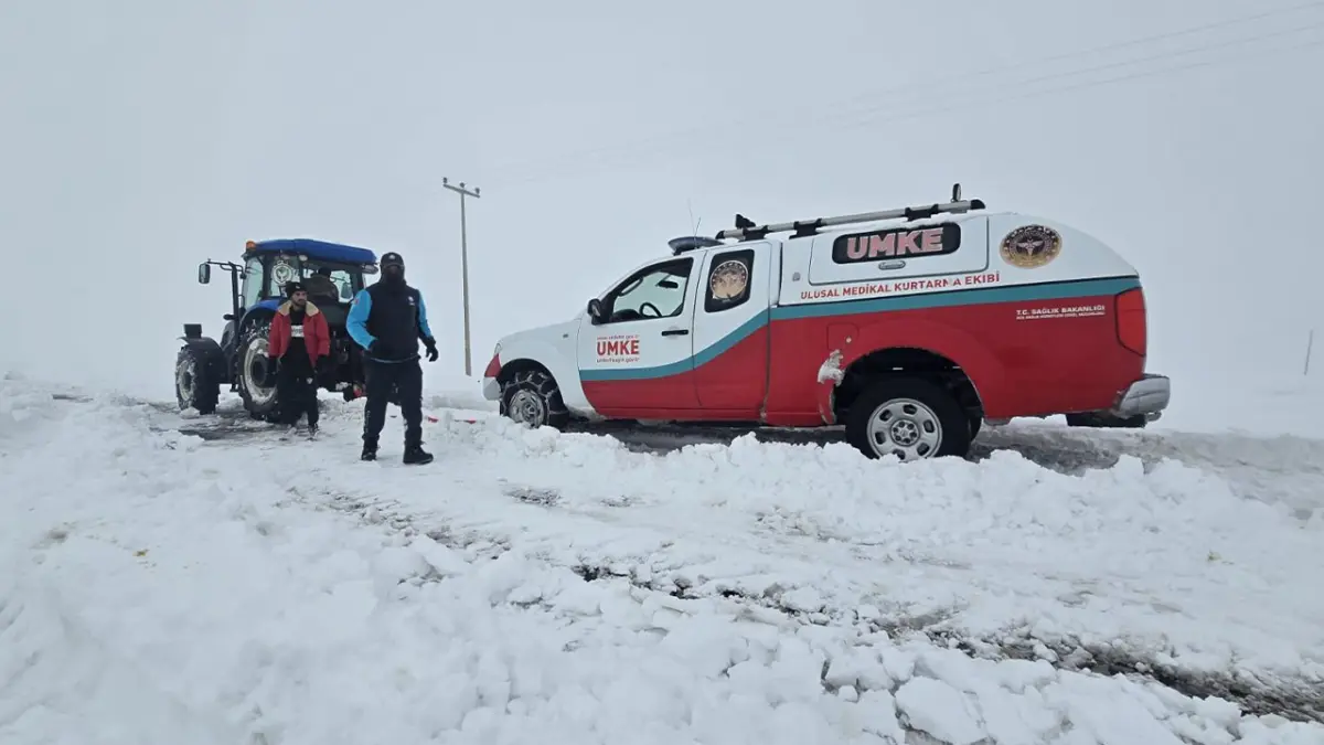 6 saatlik mücadele sonunda anne ve bebek kurtarıldı haberinin görseli