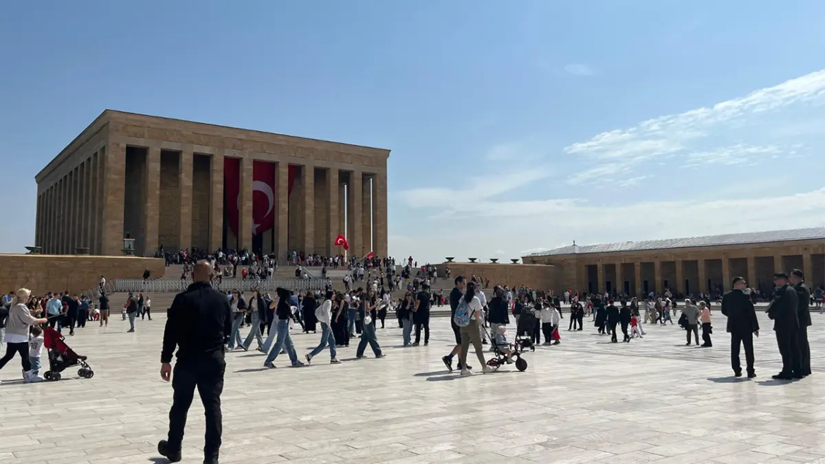 Anıtkabir’i 2025’te 8 milyon 242 bin 170 kişi ziyaret etti haberinin görseli
