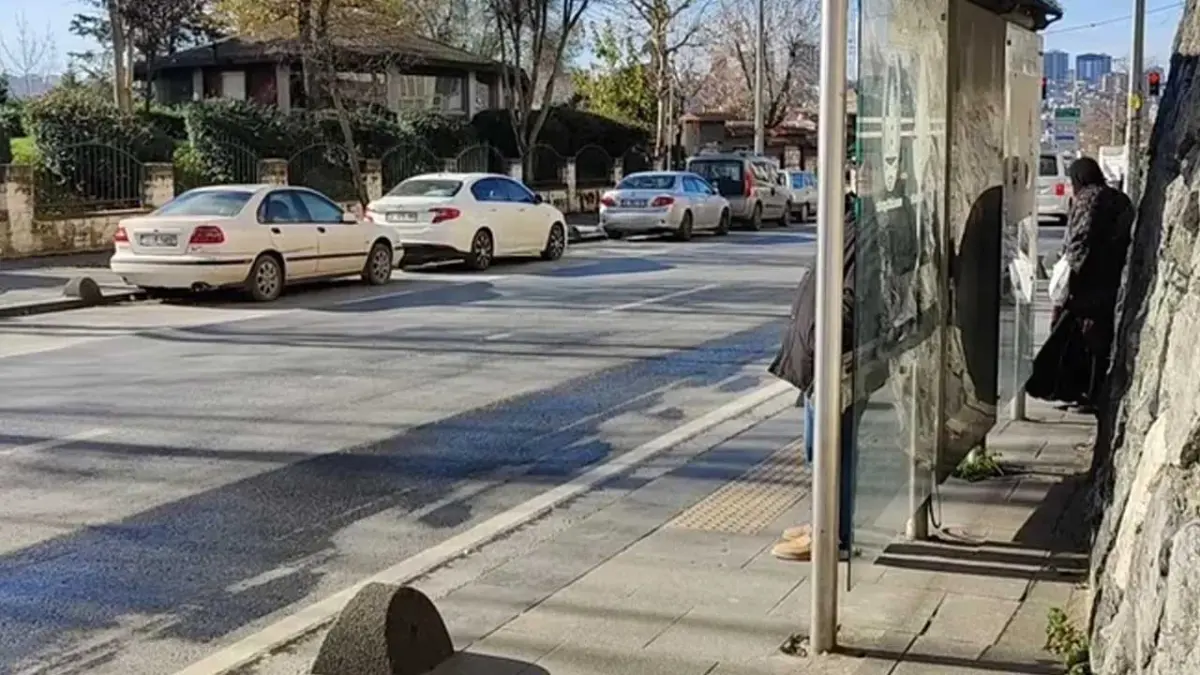İstanbul'da dehşet veren olay: Bir aylık bebeği otobüs durağına terk ettiler! haberinin görseli