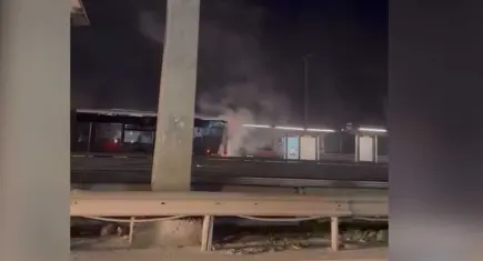 İstanbul’da korku dolu anlar:Metrobüsün motoru bir anda alev aldı!