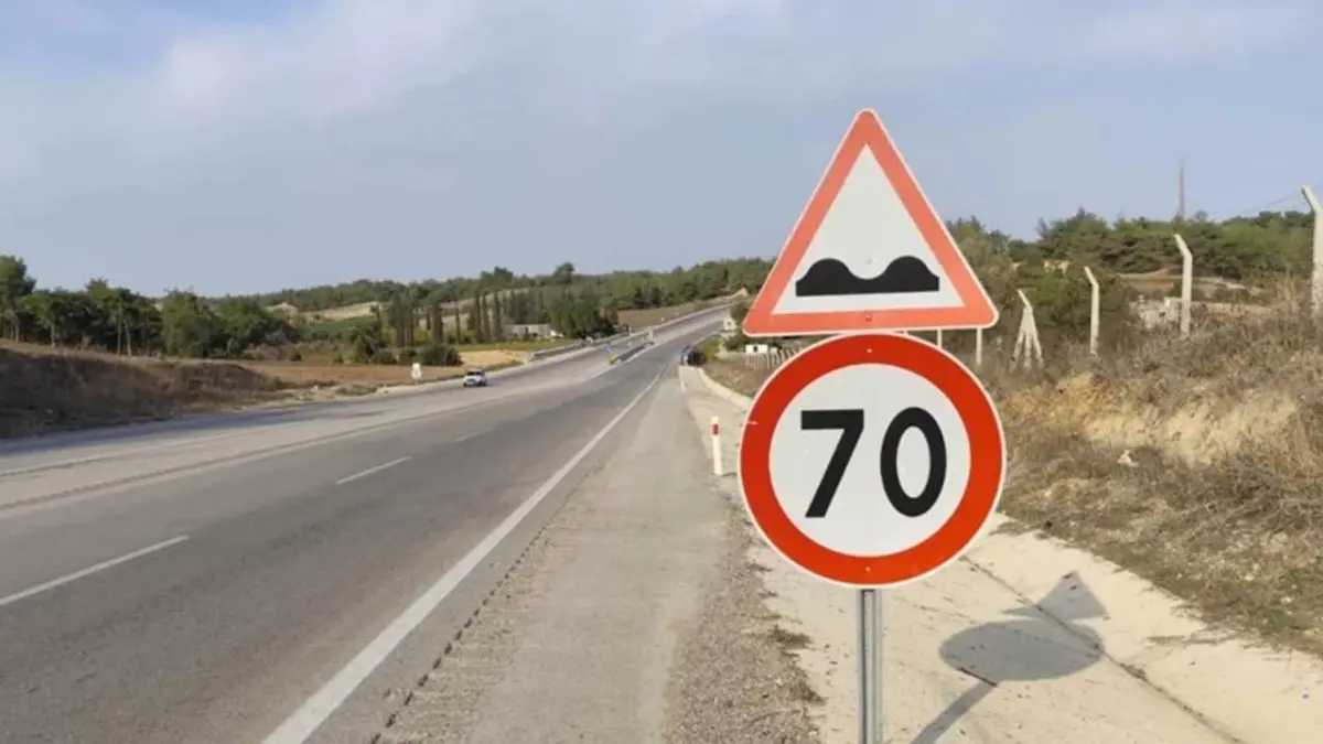 Karayollarında tabela kirliliğine son: 58 bin trafik levhası kaldırıldı! haberinin görseli