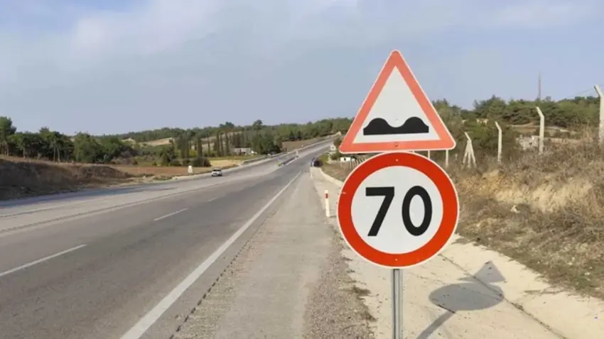 Karayollarında tabela kirliliğine son: 58 bin trafik levhası kaldırıldı! haberinin görseli