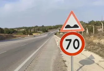 Karayollarında tabela kirliliğine son: 58 bin trafik levhası kaldırıldı!