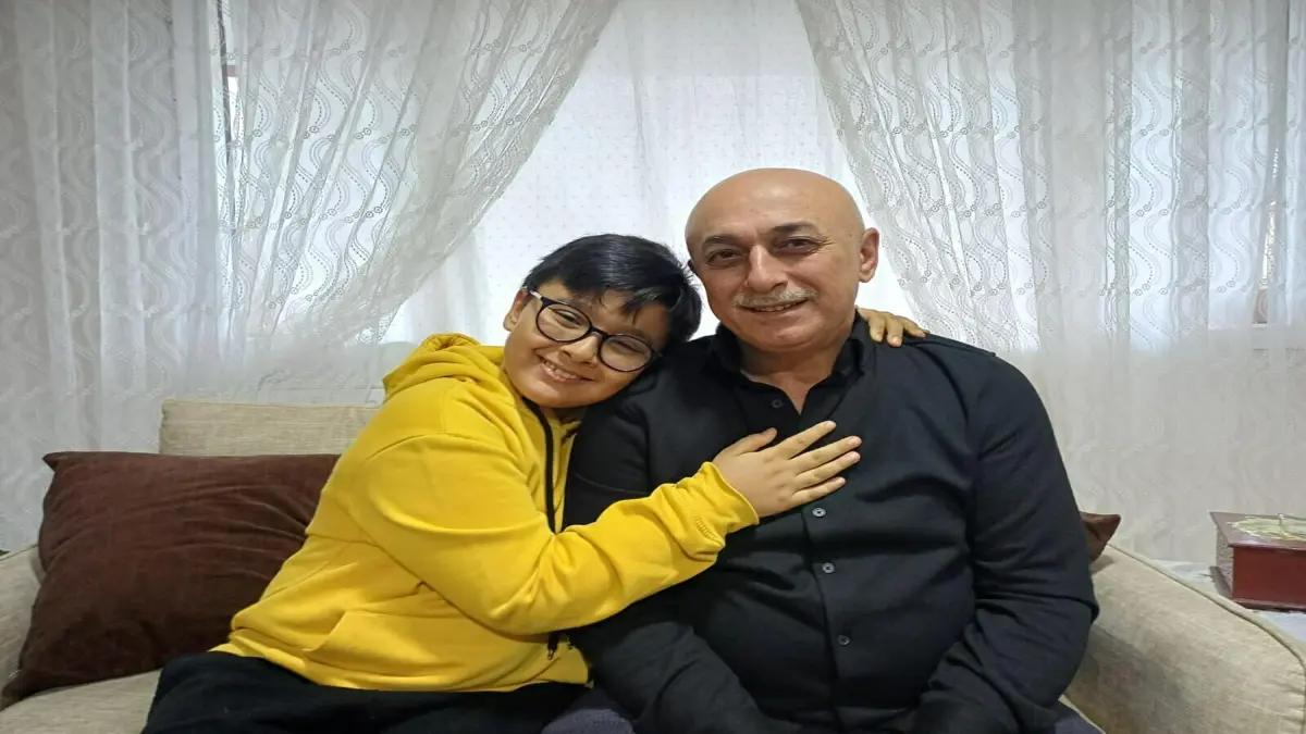 Kuzey ve babası, aile dayanışmasıyla kanseri yendi başlıklı video haberin görseli