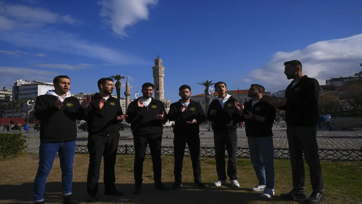 Türküler, üniversiteli gençlerin alkışında ritim buluyor başlıklı video haberin görseli