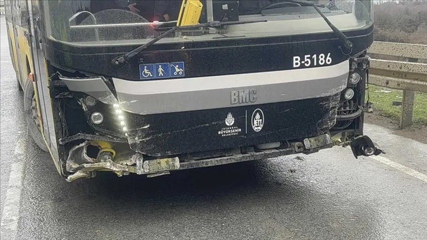 İstanbul Arnavutköy'de İETT otobüsü kazası: 2 yolcu yaralı haberinin görseli