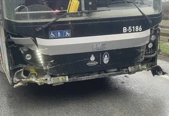 İstanbul Arnavutköy'de İETT otobüsü kazası: 2 yolcu yaralı
