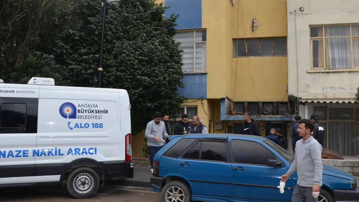 Antalya’da aile faciası: Eşini ve kızını öldürdü; teslim oldu haberinin görseli