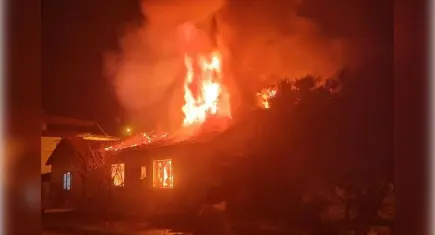 Bayındır’da müstakil ev alevlere teslim oldu