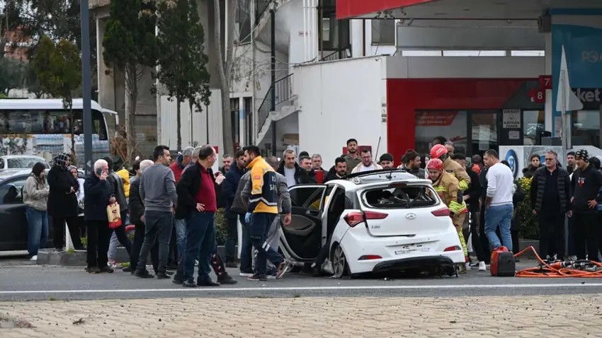 Manisa'da yolcu otobüsü ile otomobil çarpıştı: 3 yaralı haberinin görseli