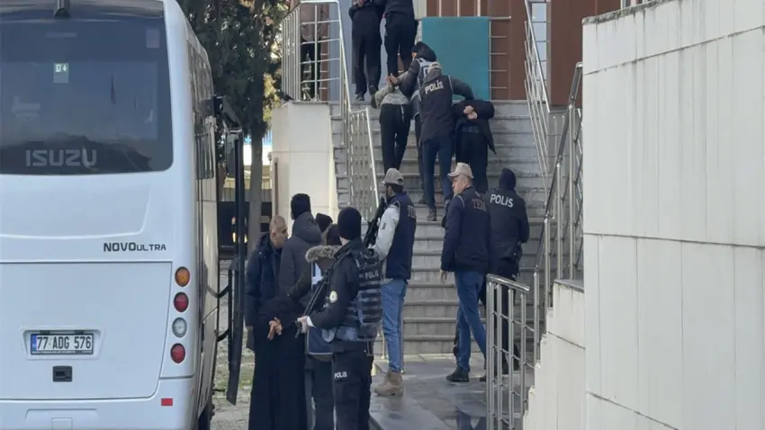 3 polisin şehit olduğu Yalova’da DEAŞ operasyonları: Tutuklu sayısı 56’ya yükseldi haberinin görseli