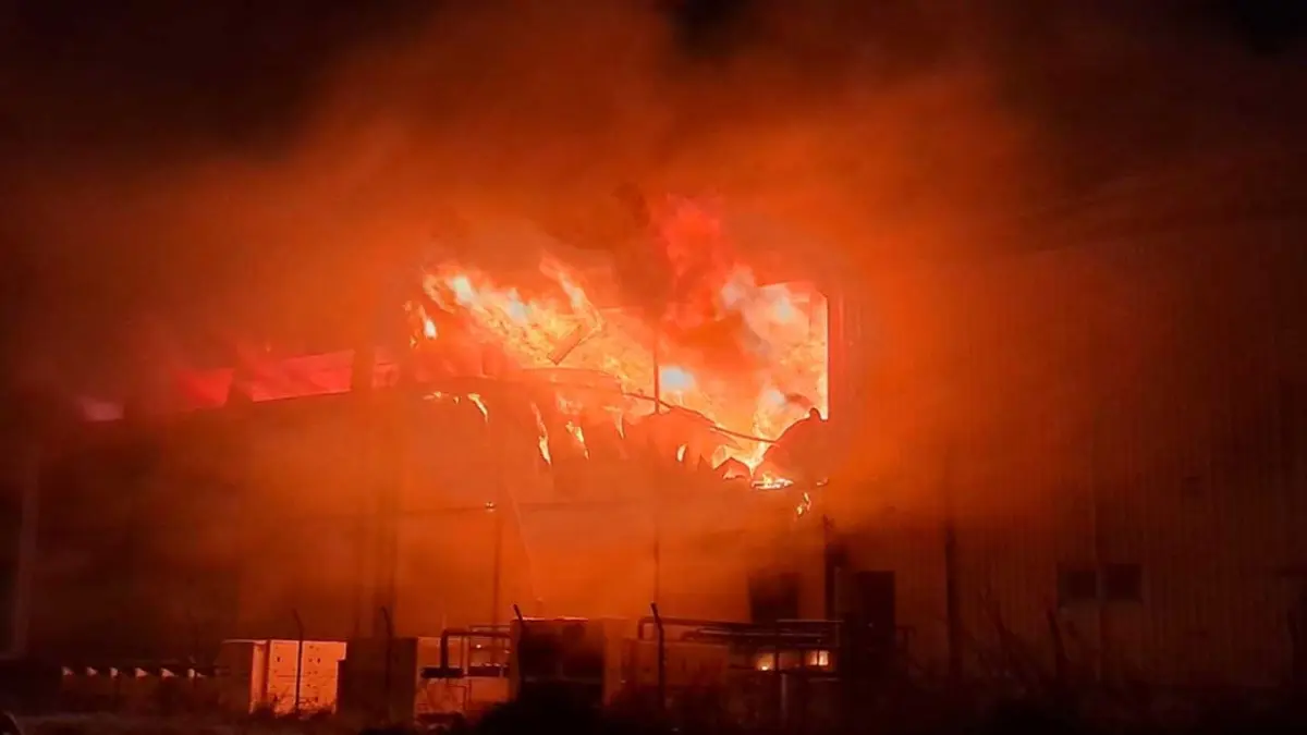 Antalya'da soğuk hava deposunda yangın haberinin görseli