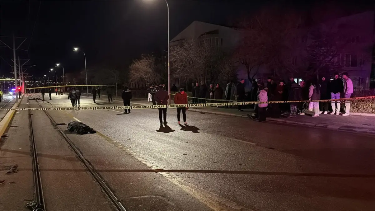 Eskişehir’de kaza: Tramvay yolundaki yarış katliamla bitti! 3 ölü haberinin görseli