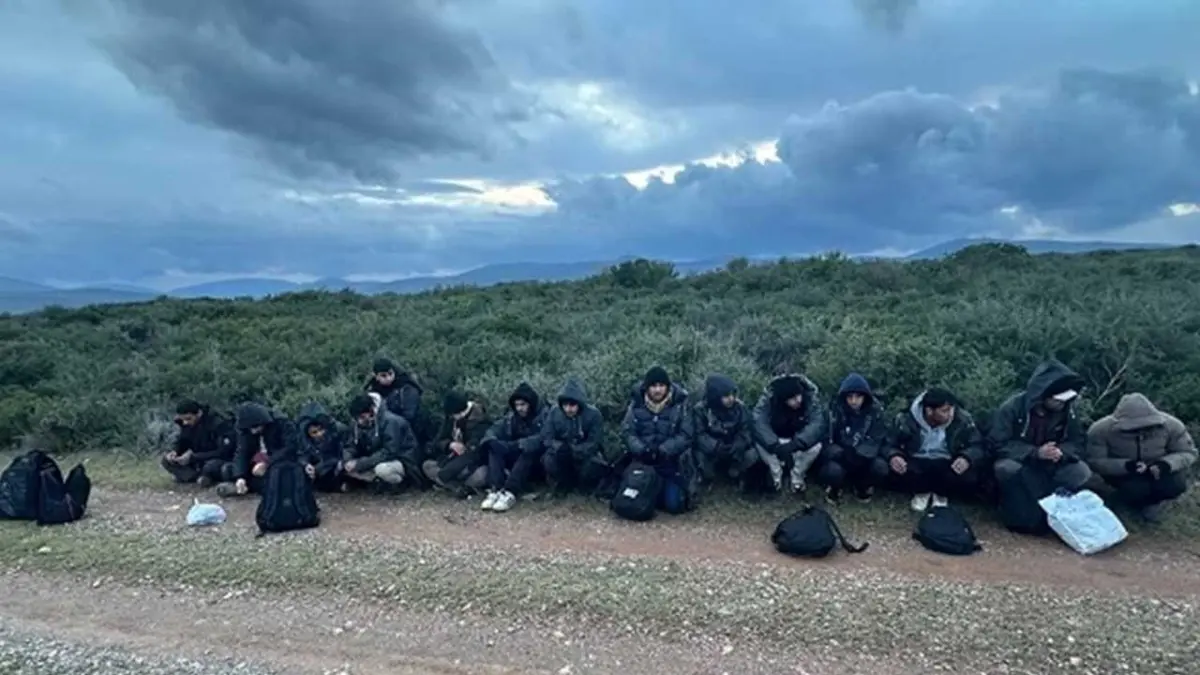 İzmir'de 14 düzensiz göçmen yakalandı haberinin görseli