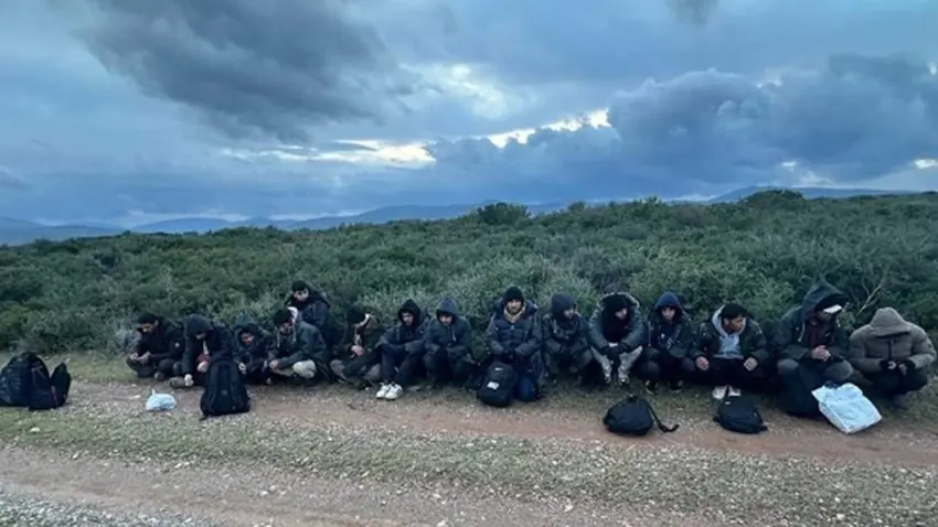 İzmir'de 14 düzensiz göçmen yakalandı