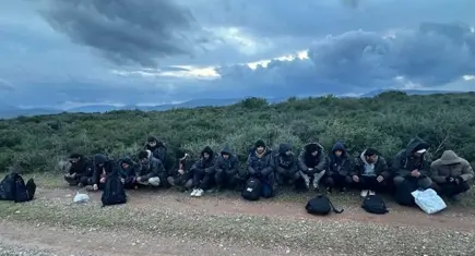 İzmir'de 14 düzensiz göçmen yakalandı