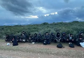 İzmir'de 14 düzensiz göçmen yakalandı