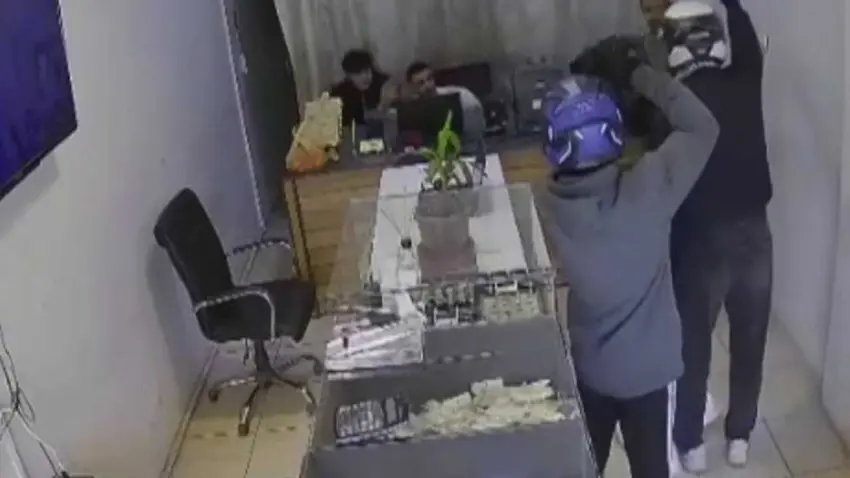 Silahlı kuyumcu soygunu: 3 kilo altın çalındı haberinin görseli