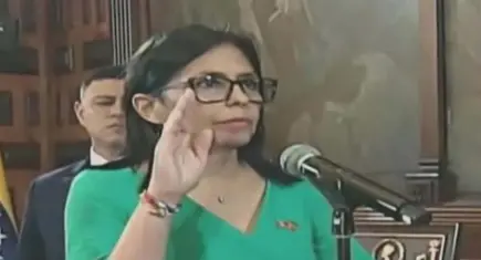 Venezeula'nın yeni lideri Rodriguez yemin ederek görevine başladı