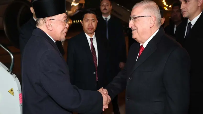 Bakan Güler, Malezya Başbakanı İbrahim'i karşıladı haberinin görseli