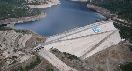 Bir baraj doluyor, diğeri boşalıyor