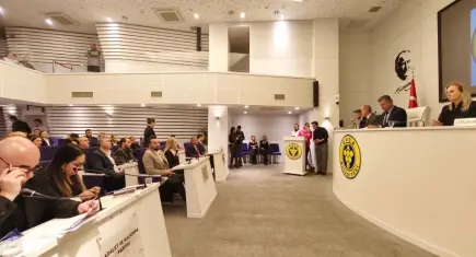 Buca Meclisi’nde "Phuket" tansiyonu