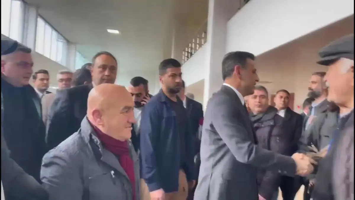 CHP'nin İstanbul İl Başkanlığı seçimlerinde usulsüzlük iddiası: 10 sanık hakim karşısında haberinin görseli