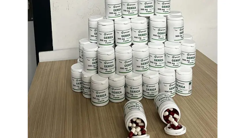 İzmir haber: Zanlının attığı poşetten binlerce hap çıktı