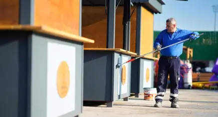 Karşıyaka sahilinde mısır ve kestane tezgâhları yenilendi