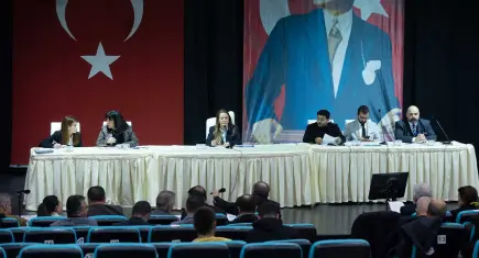 Konak Belediye Meclisi 2026’ya adalet ve barış mesajıyla başladı