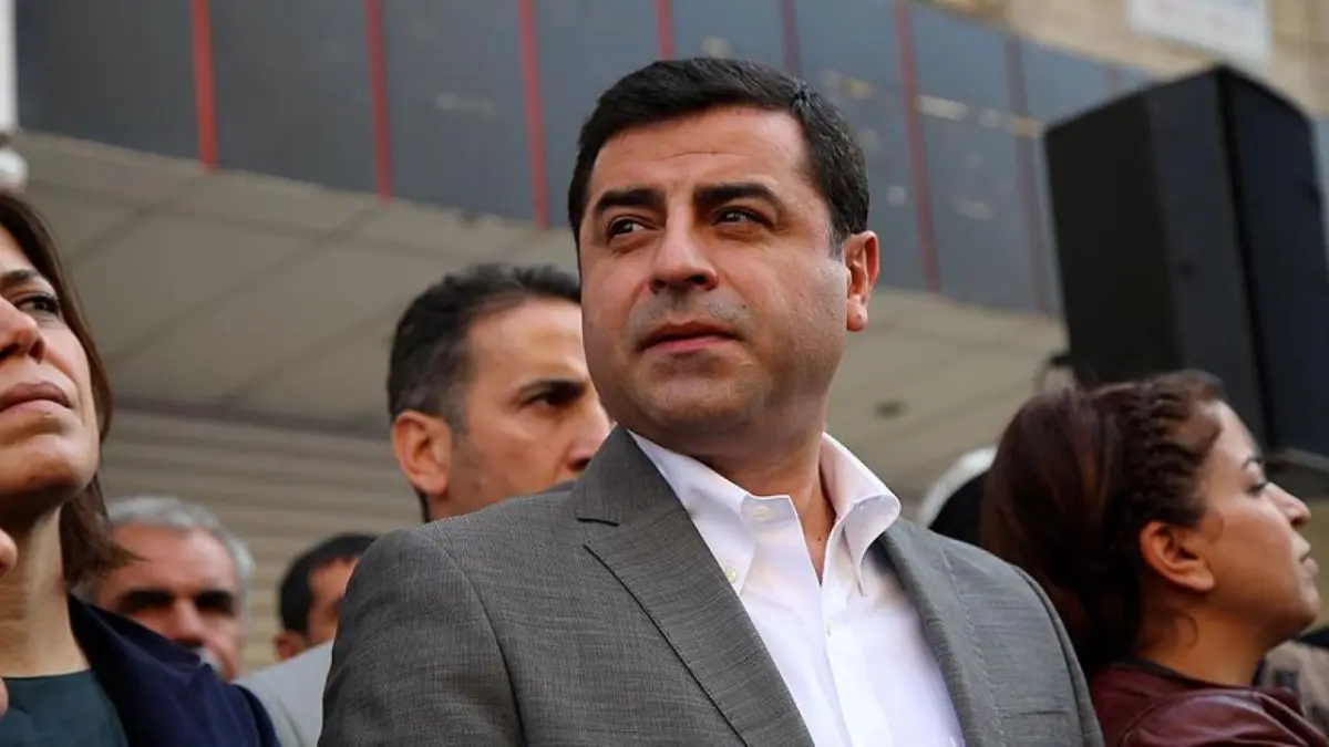 Selahattin Demirtaş'a 'Cumhurbaşkanına hakaret' suçundan hapis cezası haberinin görseli
