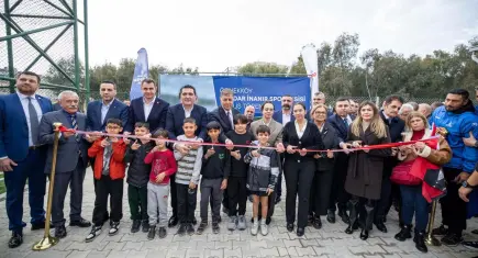 Başkan Tugay’dan yol arkadaşına en anlamlı vefa: 'Haydar İnanır Spor Tesisi' açıldı