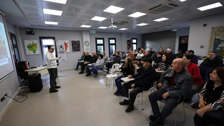 Efes Selçuk’ta üreticiye Zeytin Budama Eğitimi